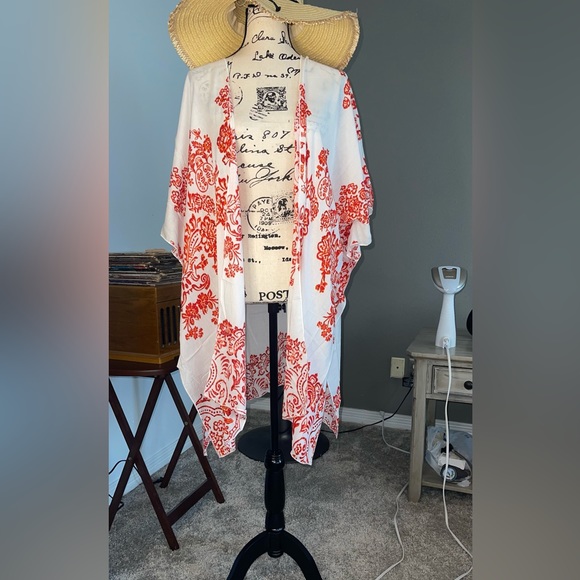 Elegant White and Red Kimono Cardigan - Picture 6 of 11